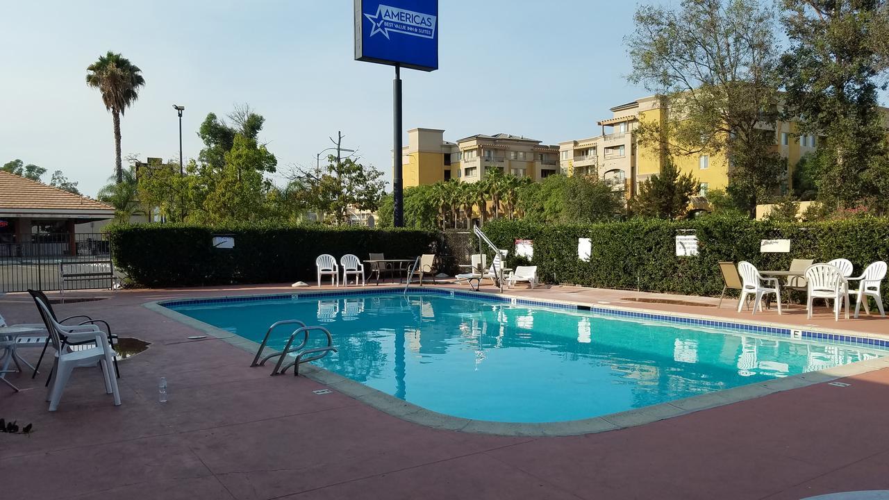 Americas Best Value Inn & Suites Escondido Bagian luar foto