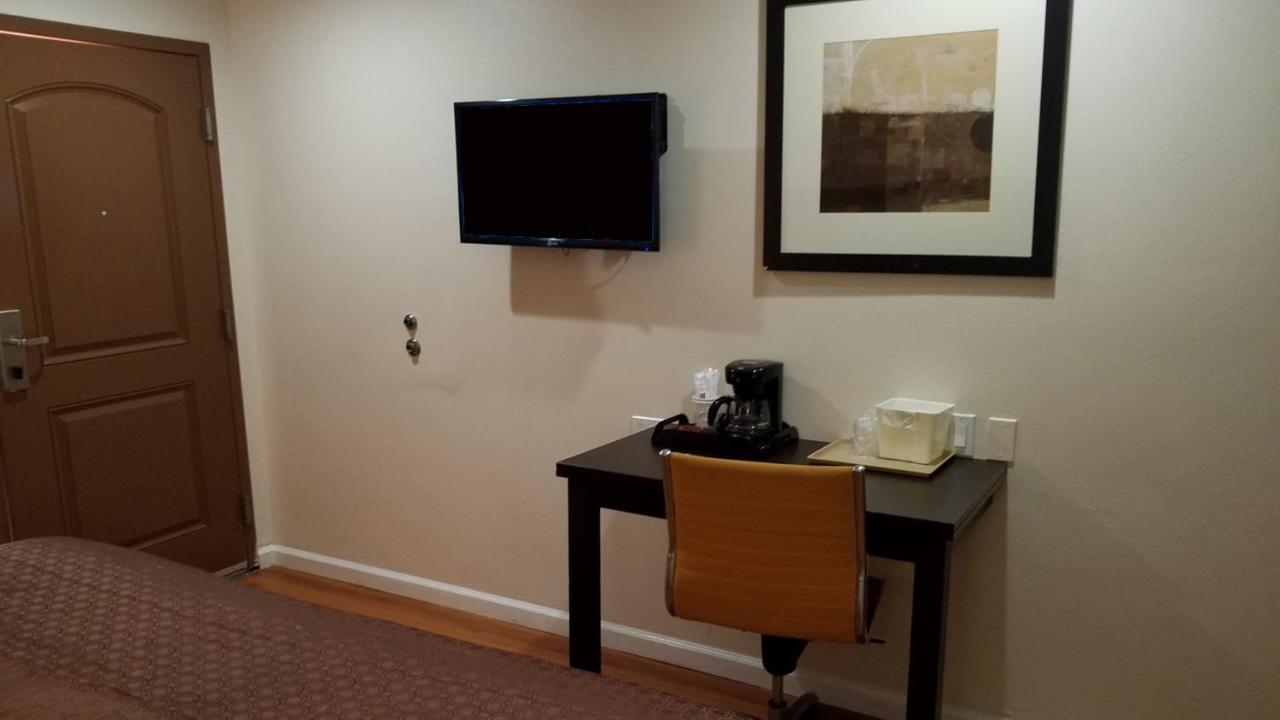 Americas Best Value Inn & Suites Escondido Bagian luar foto