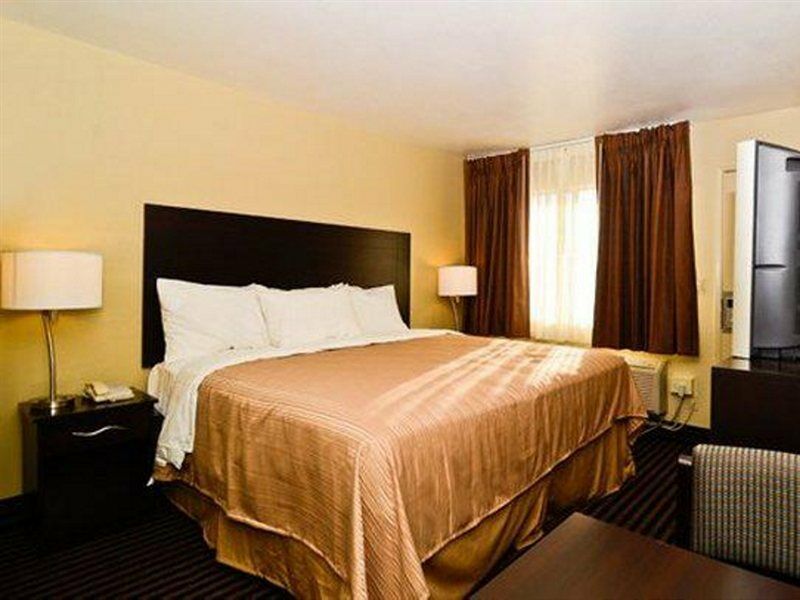 Americas Best Value Inn & Suites Escondido Bagian luar foto